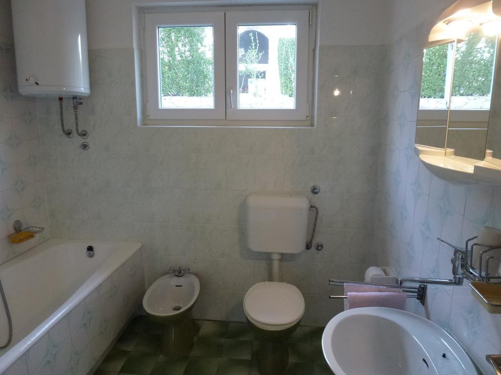 Apartments Tony Stanici - Омиш Экстерьер фото