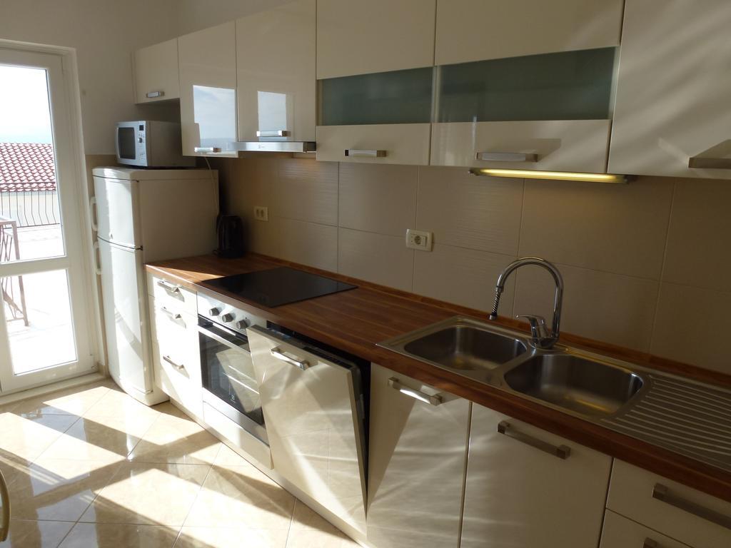 Apartments Tony Stanici - Омиш Экстерьер фото