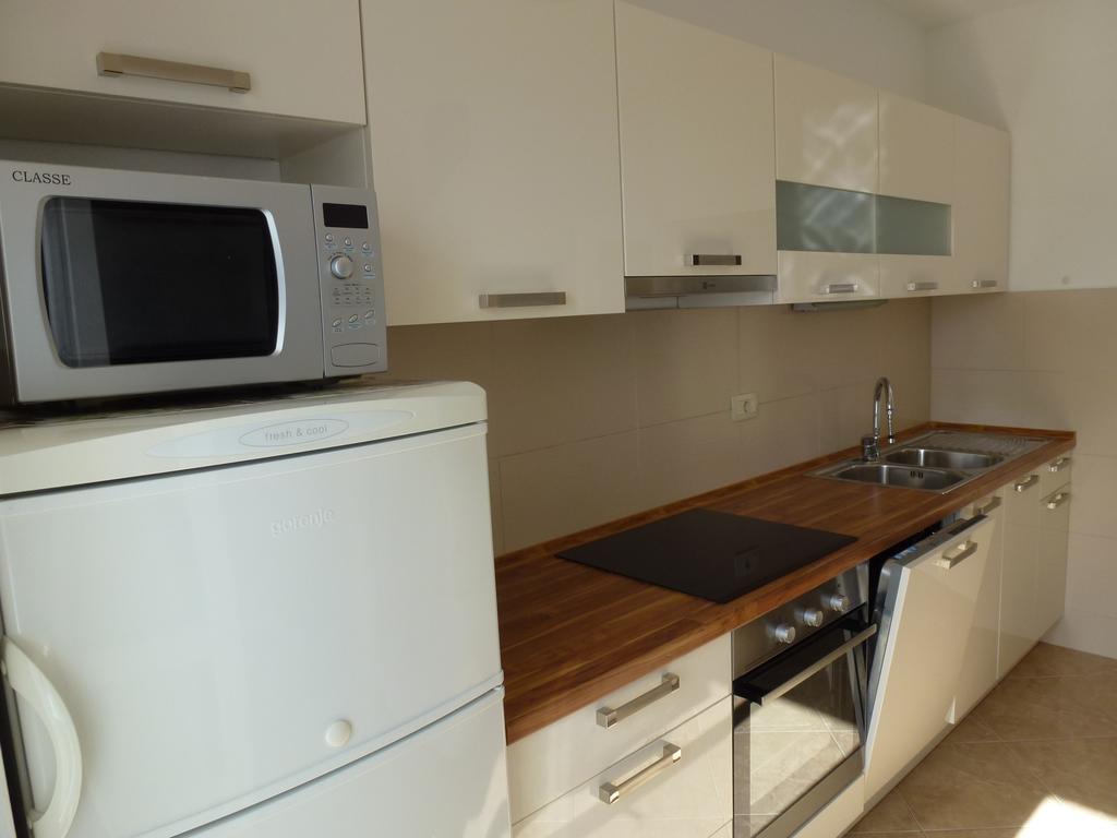 Apartments Tony Stanici - Омиш Экстерьер фото